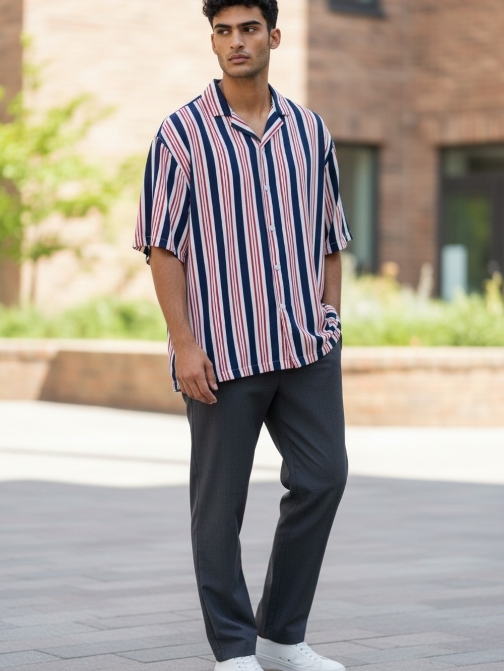 H&M-Men's Short-Sleeve Button-Up Stripe Shirt in Navy, White & Red